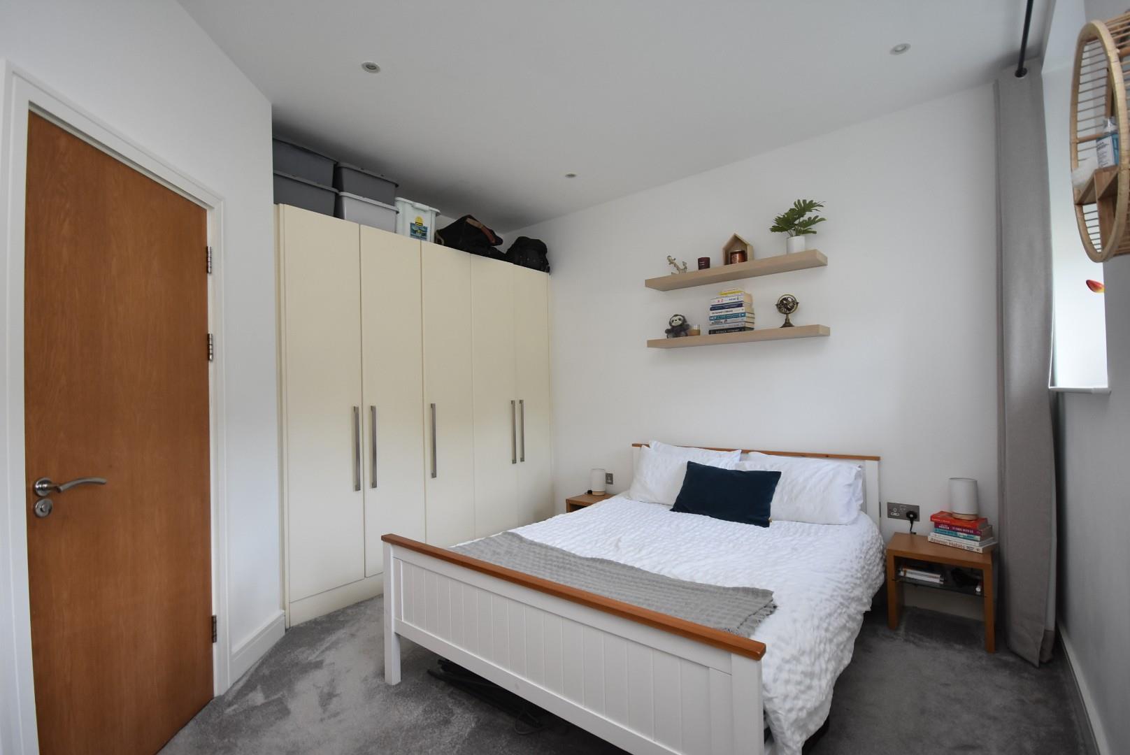 8 Woodlands, Hayes Point, Sully, CF64 5QE